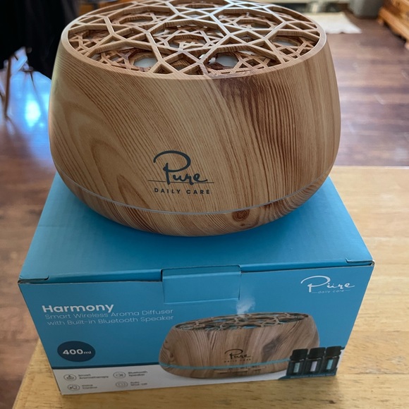 Great Christmas gift Like New Pure Daily Living Bluetooth Diffuser - Picture 1 of 7
